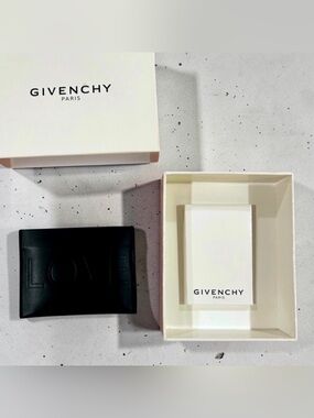 Authentic Givenchy Black Leather Card Wallet- PreLOVED + full inclusion ❣️
